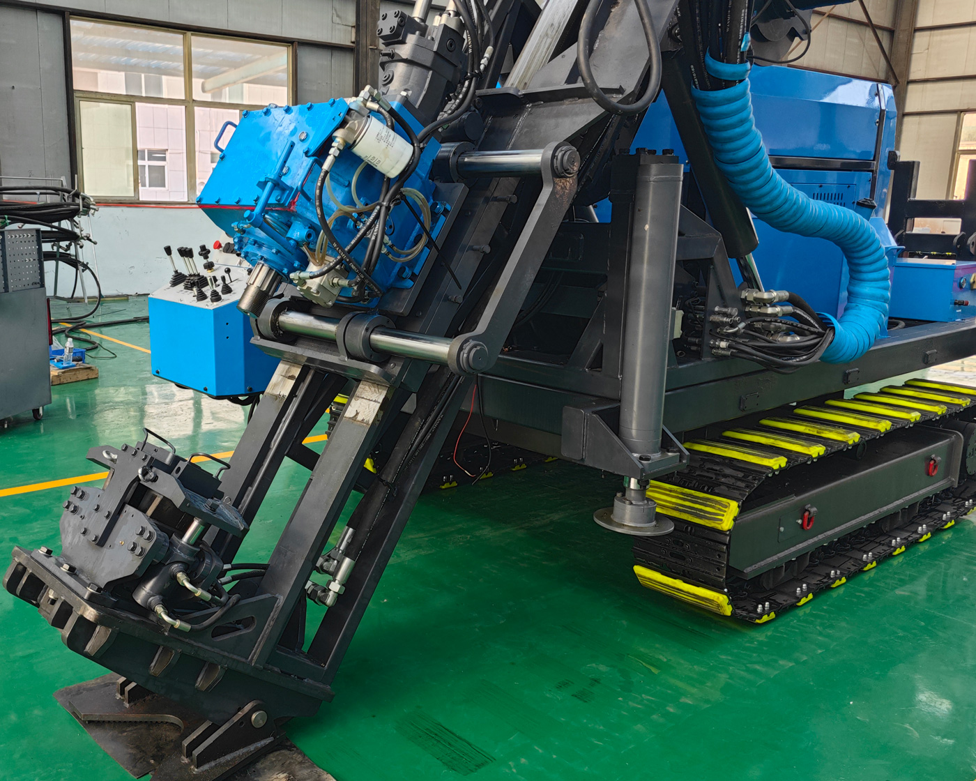 Motor kepala dan sistem hidrolik mesin bor CR1600I