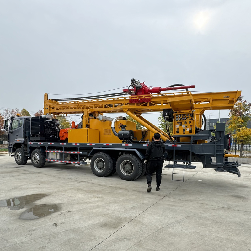 Tampilan Utuh Rig Bor Sumur Air Menara Lurus Tipe Truk WRT1000