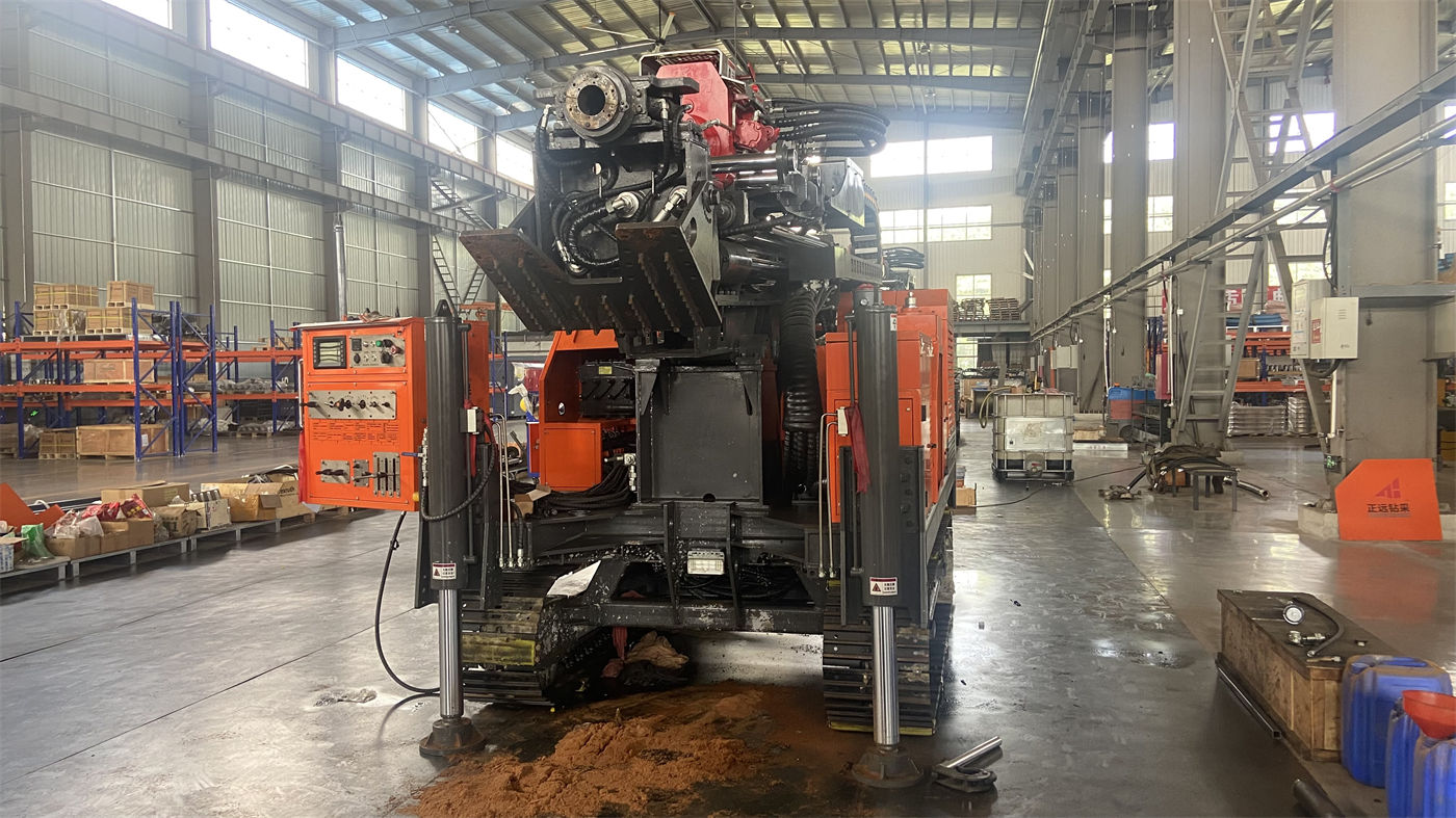 Saat membeli rig bor putar trailer WRTR1000, bagaimana memilih empat proses—sirkulasi normal lumpur, busa udara, DTH, dan sirkulasi balik airlift—sesuai kondisi formasi?