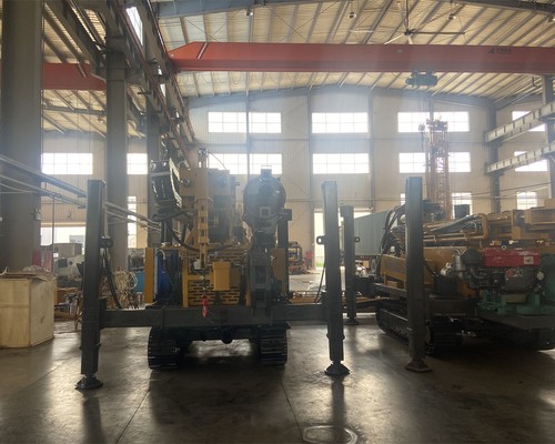 Pengadaan Rig Bor Sumur Kelas 750 m WR750S: Menara Teleskopik dengan Pipa Bor 6 m dan Gaya Angkat 40